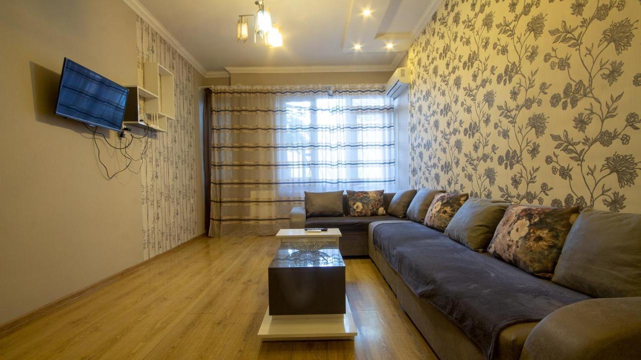 Home Apartments Tbilisi Bagian luar foto