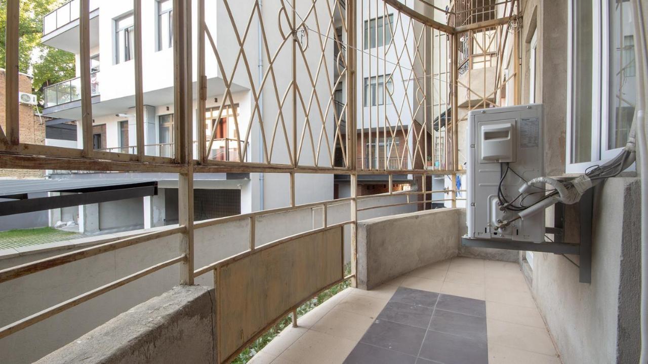 Home Apartments Tbilisi Bagian luar foto