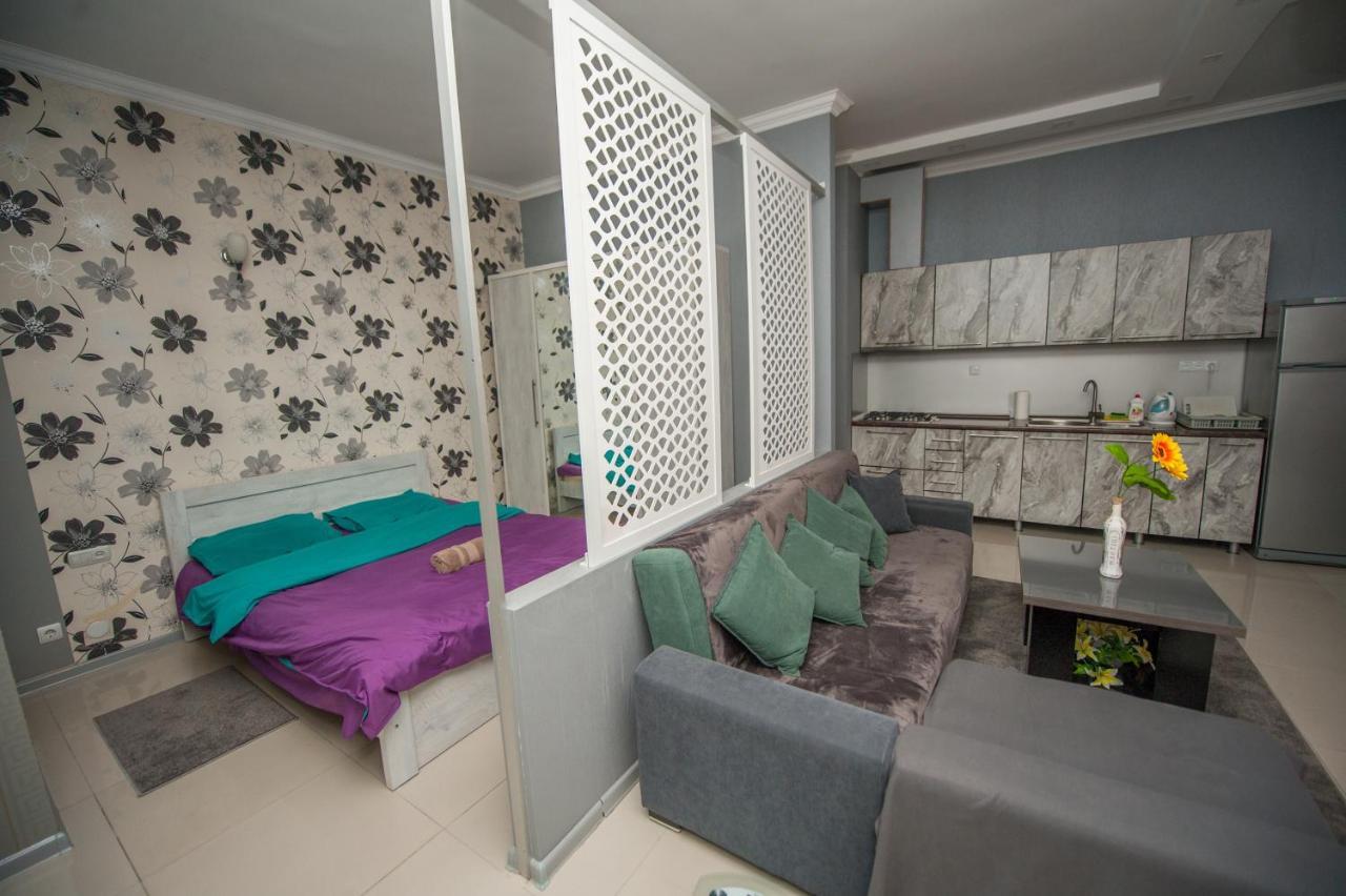 Home Apartments Tbilisi Bagian luar foto