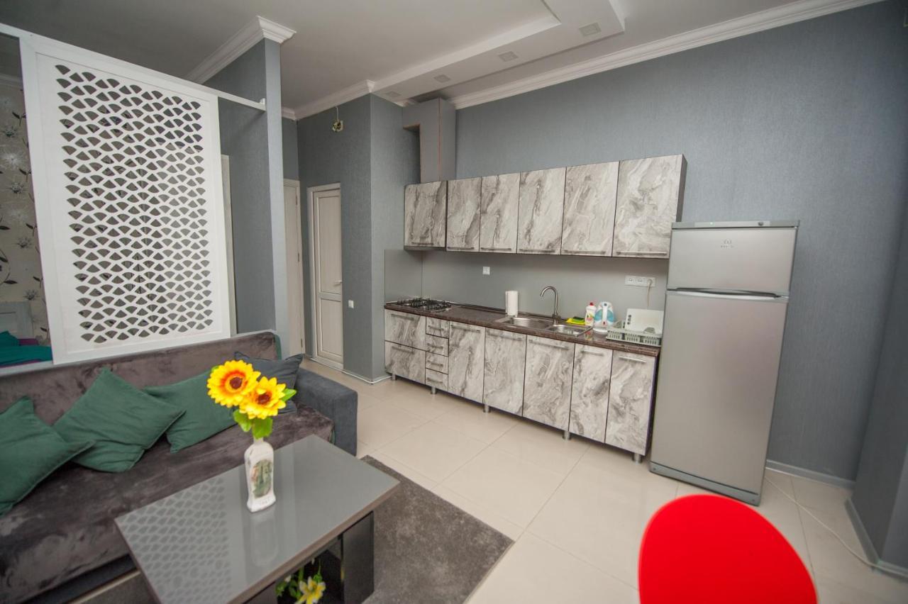 Home Apartments Tbilisi Bagian luar foto